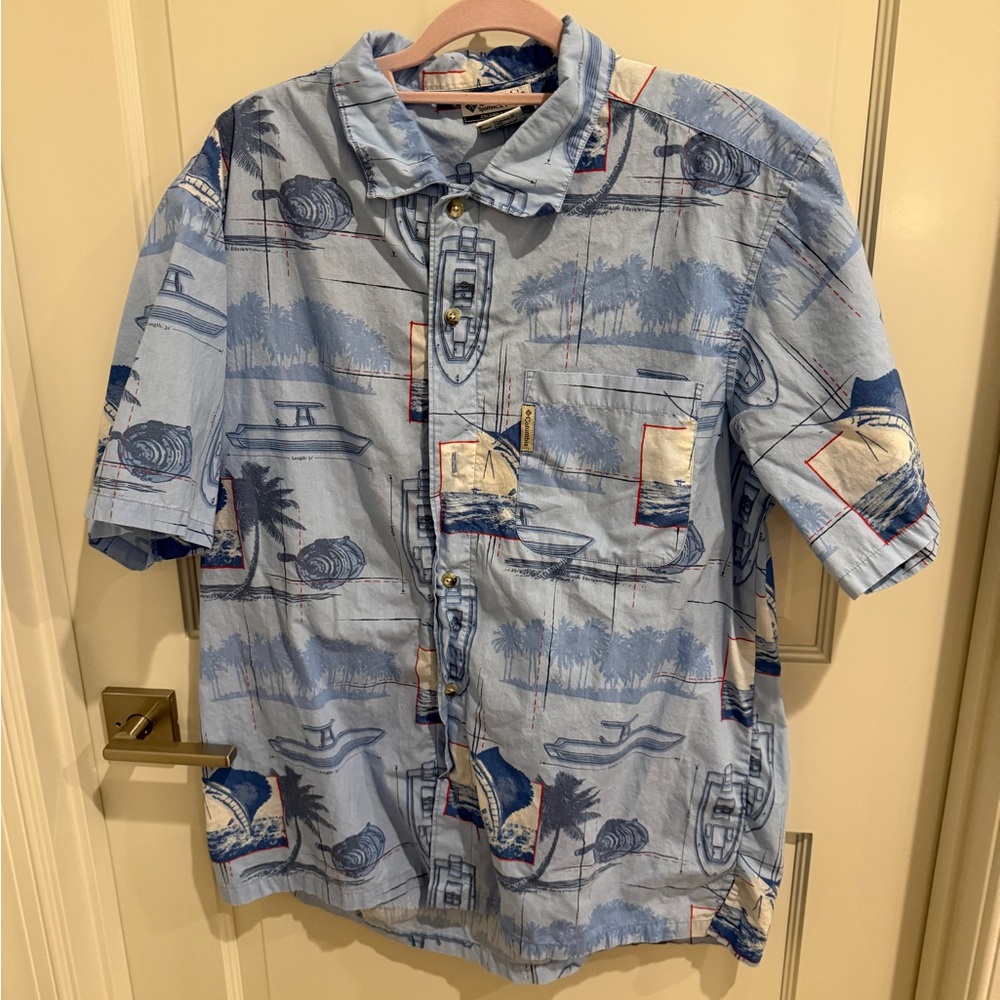 Casual Light Blue Hawaiian Print Short-Sleeve Shirt. Columbia brand. Large